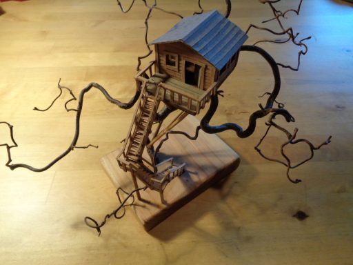 Papier-Objekt „Baumhaus“
